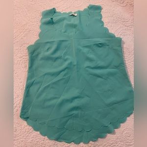 Women’s scalloped edge top color mint size medium